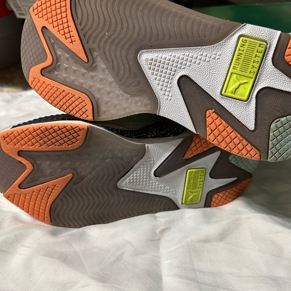 Pumas Authentic 💜 - Picture 2 of 5